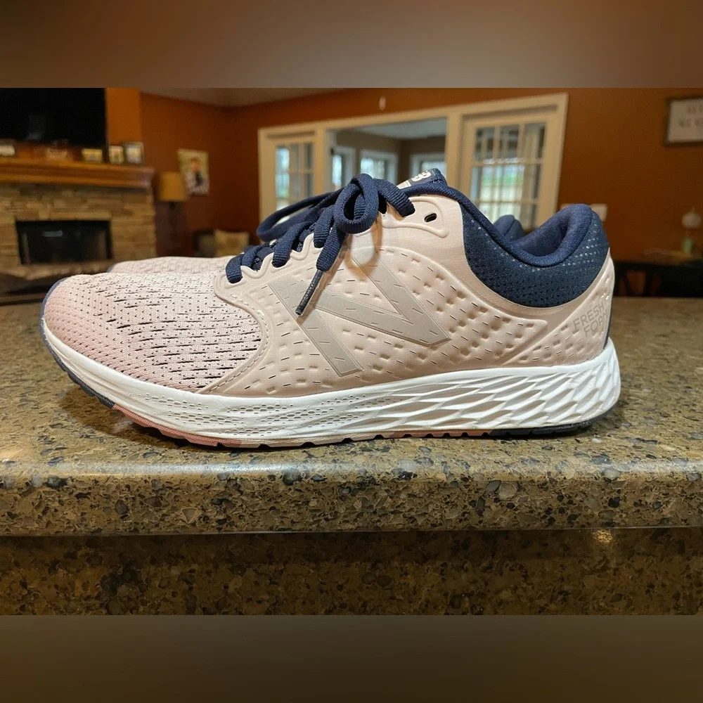 New Balance Womens Zante V4 Running Shoes Light Pink & Navy Lace Up Size 9 EUC - Picture 3 of 9